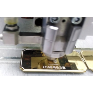 金屬標(biāo)牌噴射點(diǎn)膠