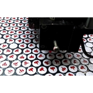 五金小商標(biāo)點(diǎn)漆樣品